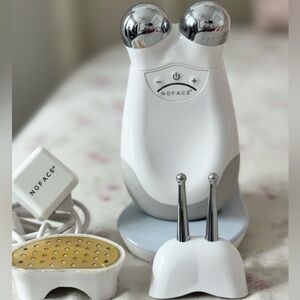 NuFACE Trinity - Complete Set - Lip and eye attachment + LED Red Light